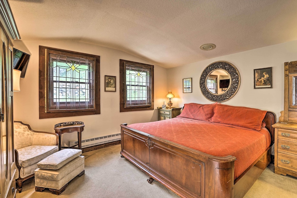 Family Home in Georgetown: Walk to Town & Railroad view 4