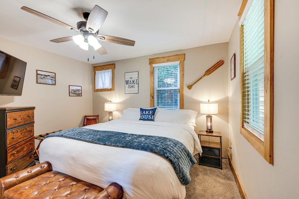 Recently Renovated Harveys Lake Retreat w/ Dock!