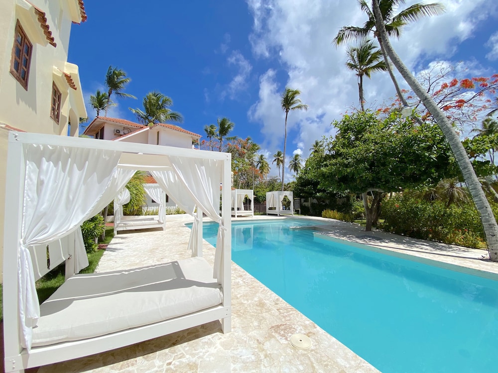 Los Corales Tropical Beach Resort & SPA