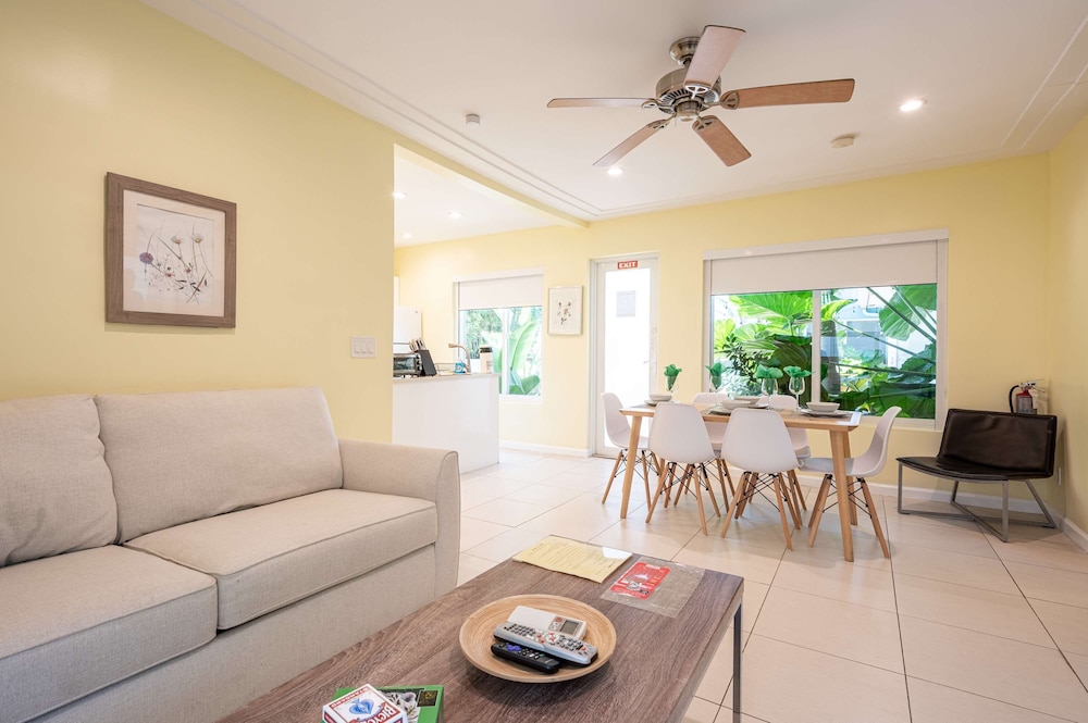 Casa Del Mar Beach Apartment Suite 1