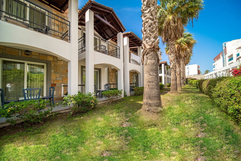 Tiana Beach Tatil Köyü - Her Şey Dahil - Image 43