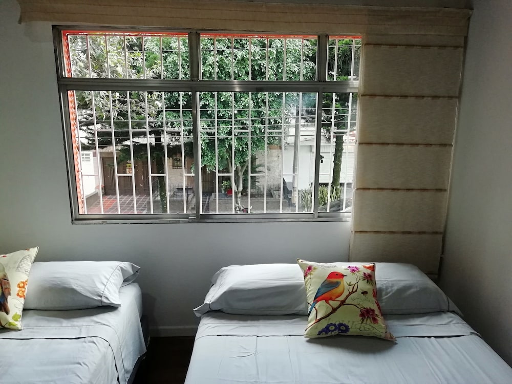 Bed & Breakfast Local Home view 4