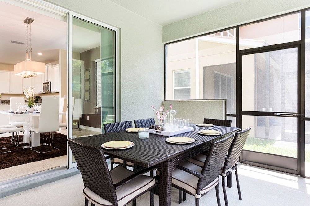 Paradise Palms 2946 - Image 1