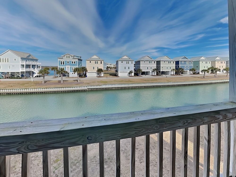 Queens Grant by Topsail Realty