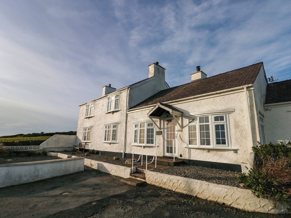 Fferm Porthdafarch South Farm House