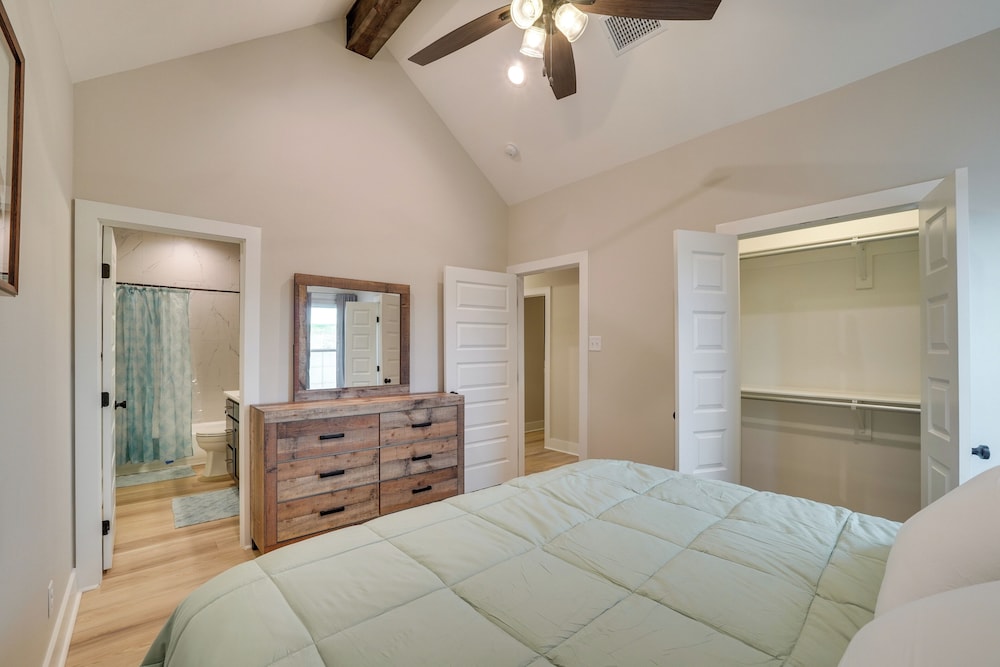 7 Mi to Afb: Central & Modern San Angelo Home