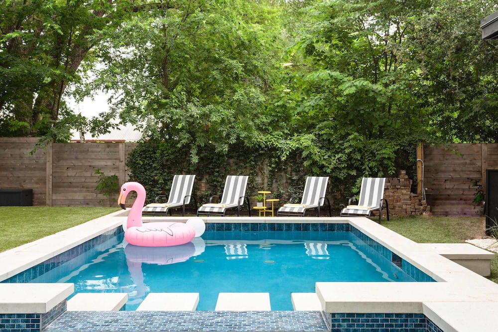 Upstay: Luxe Pool Retreat7 Min to Rainey St