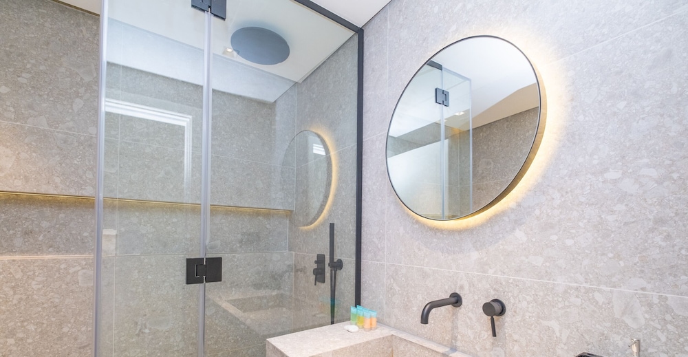 LUX The Premium Marina Sea View Suite