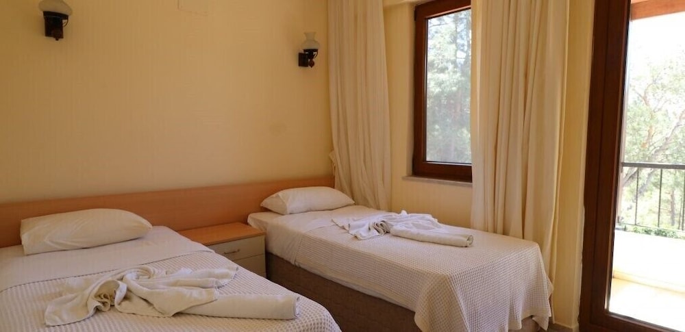 Villa AX12 by JoyLettings view 5