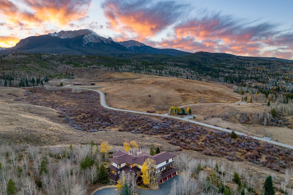 Summit County Vacations - Topaz Estate by Avantstay Luxe Home, Pool View - Property Image 47