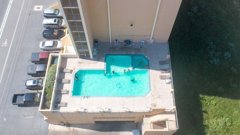 Penthouse Beachfront Views Renovated 4 Bedroom Condo