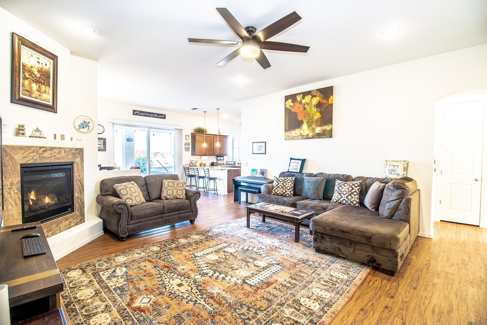 Cozy Granville Retreat W/ Modern Amenities 3 Bedroom Home