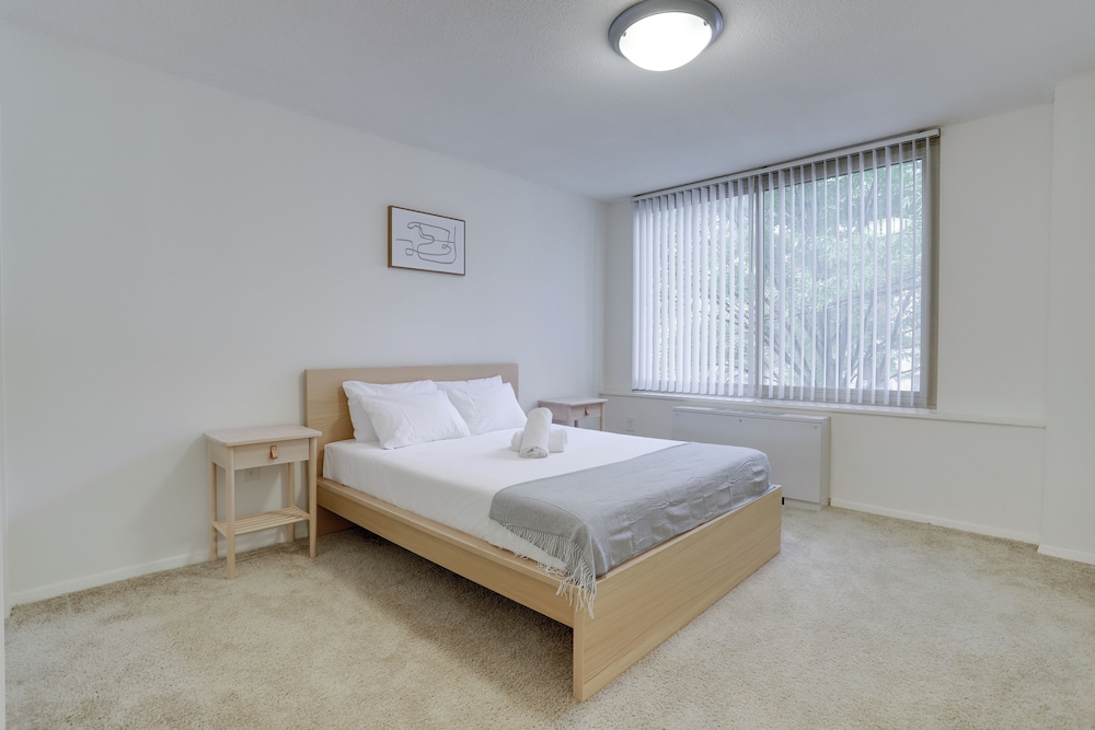 Crystal City Comfortable Apartments
