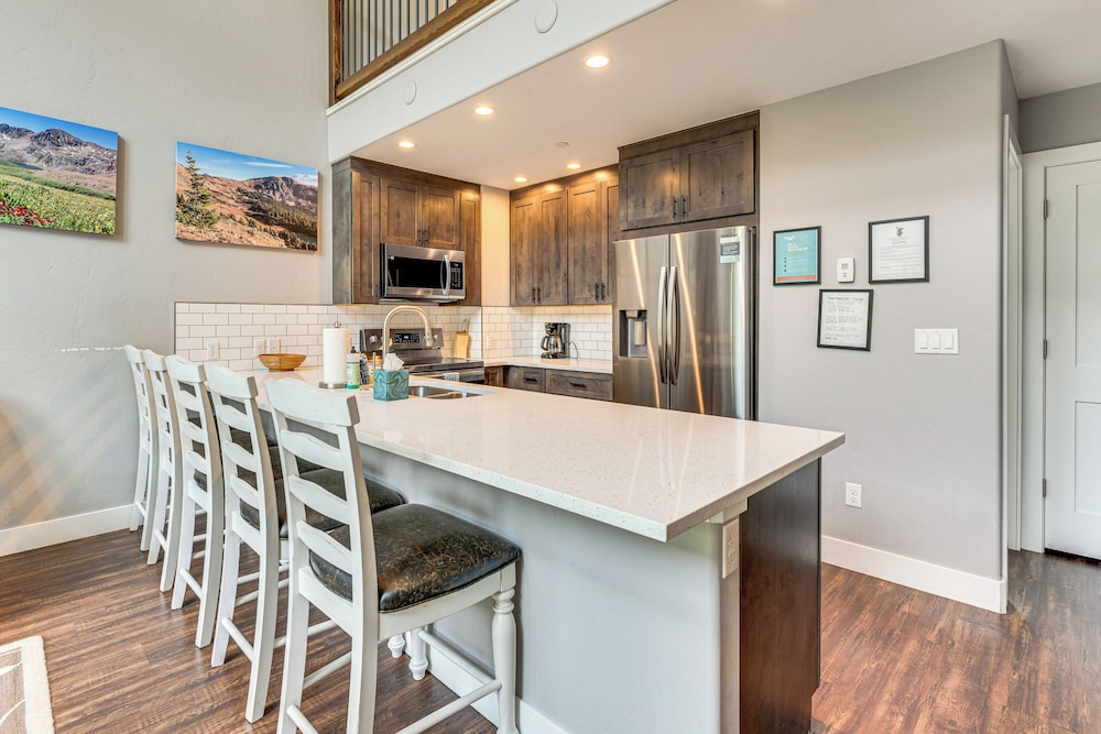 Ski-in/ski-out Gemini Lift Access! Home w/ Hot Tub