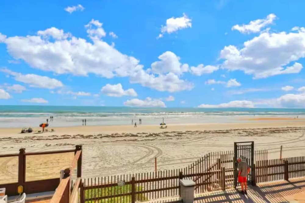 Cozy Oceanfront Studio in Daytona