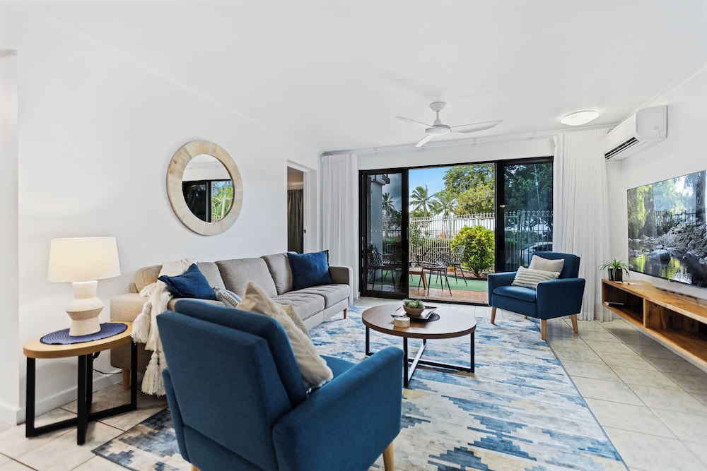 Rainforest Reef Retreat - Esplanade Ground-floor Apartment