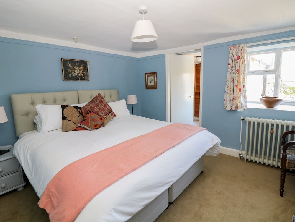 Ivy Cottage view 3