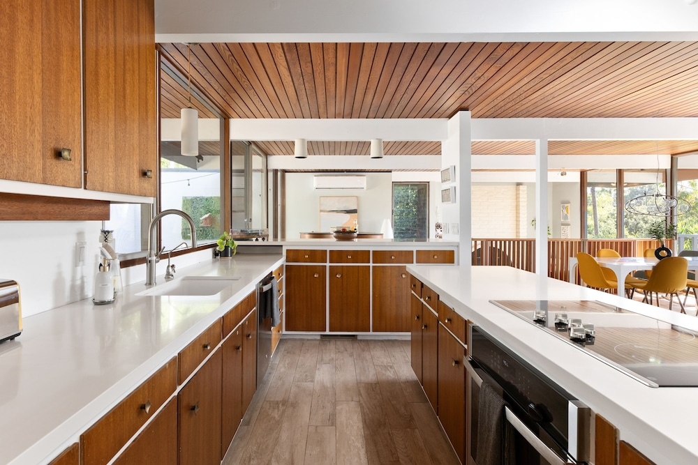 Mid-century Masterpiece With Pool Spa Tesla