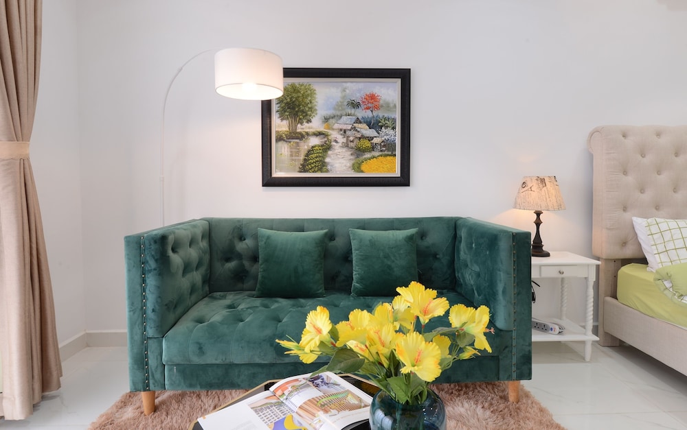 Jennifer House - Millenium Apartment