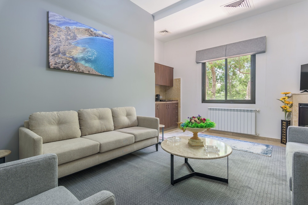 Pearl of Faqra Studios & Apartments