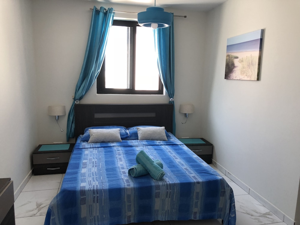 Sea View 2 Bed Apartment Close to Beach view 2