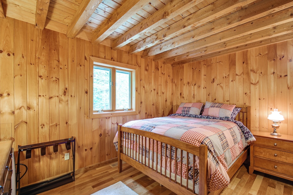 8 Mi to Okemo Mountain Resort: Mtn-view Retreat!