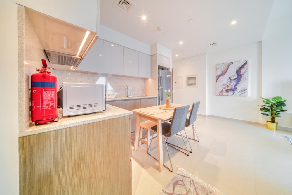 City Lights and Luxury Living Close to Dubai Mall