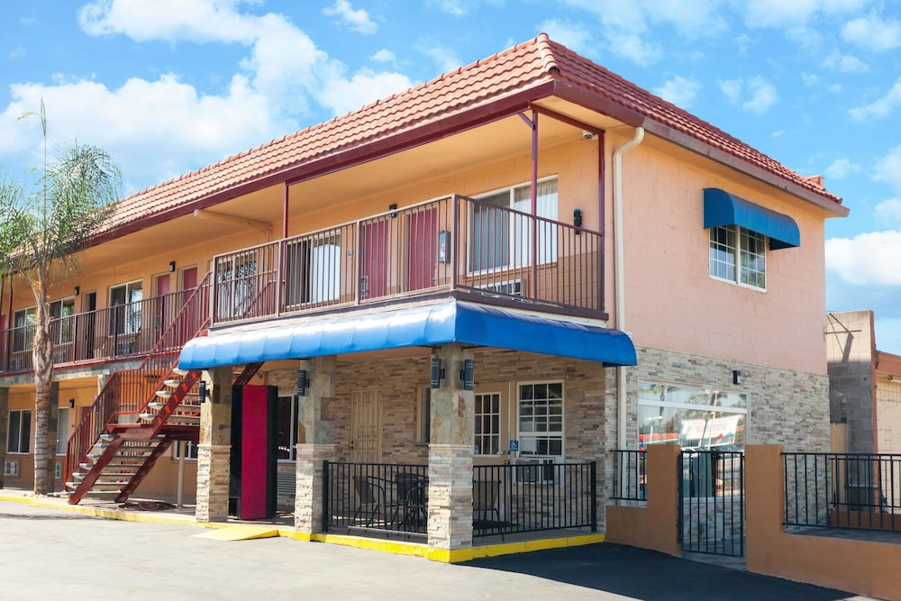 Travelodge by Wyndham El Cajon - Property Image 10
