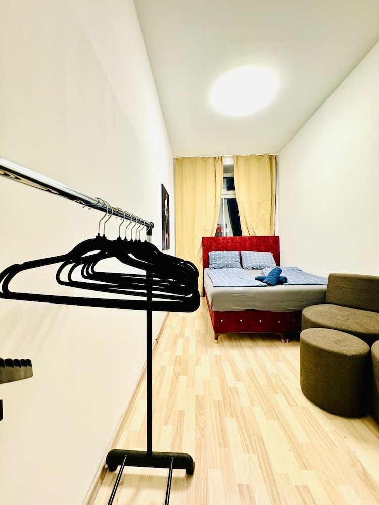 4BR Stay for 8 Near FAC Stadium