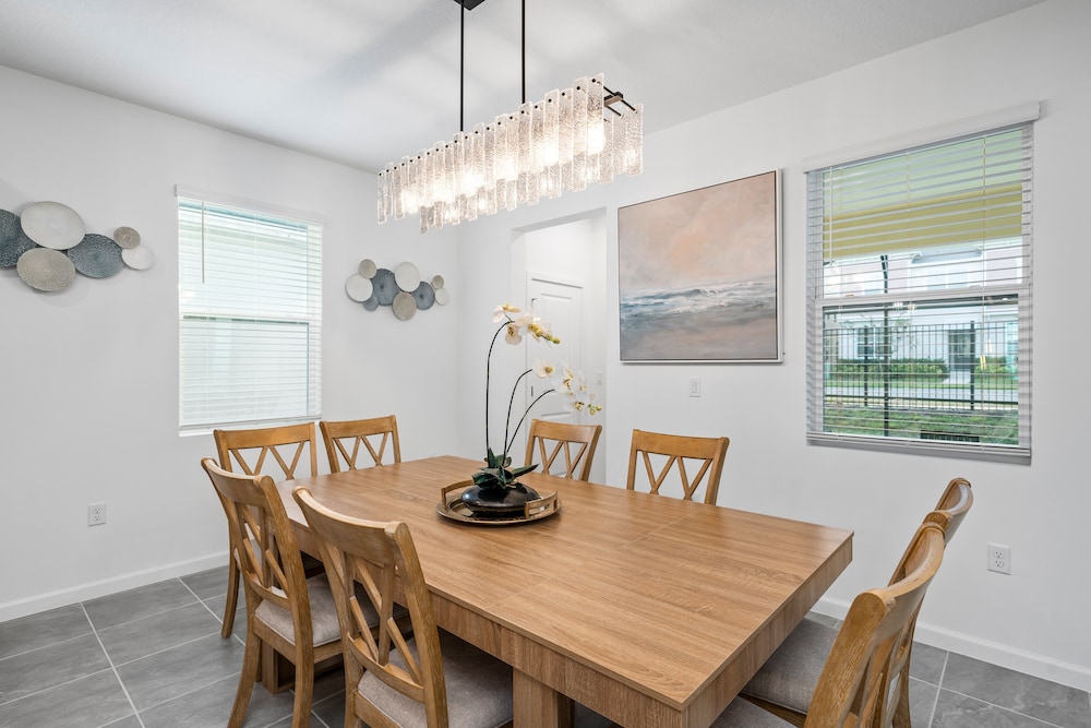 Light Welcoming Fun Resort Home Sleeps 20