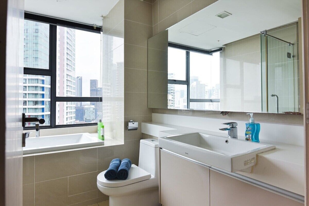Modern High Floor 3BR Apt Bathtub Bkt Bintang