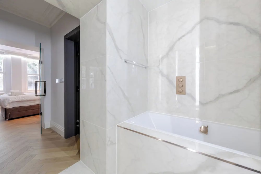 Beautifully Refurbished 2BD Flat - Earl's Court!