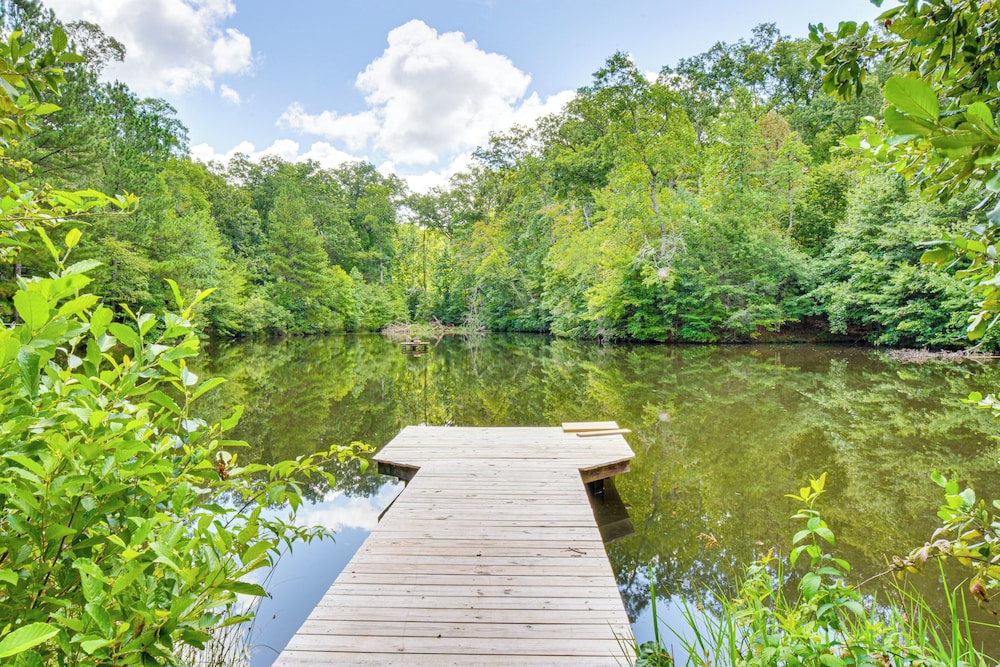 30 Acres & Pond: North Georgia Mtn Farmhouse
