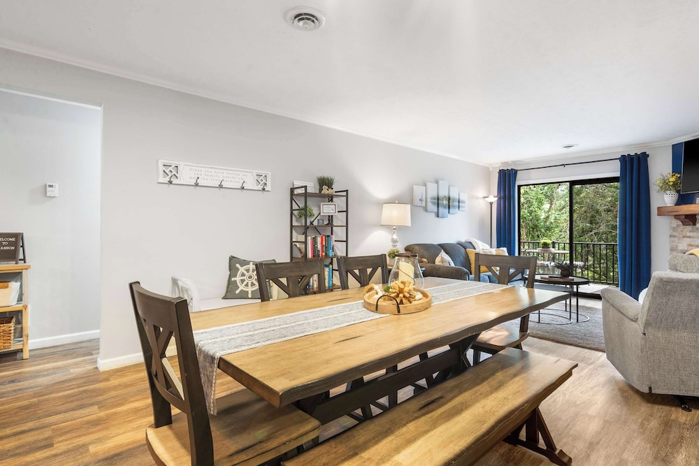 Blue Royale Retreat - Condo for 6