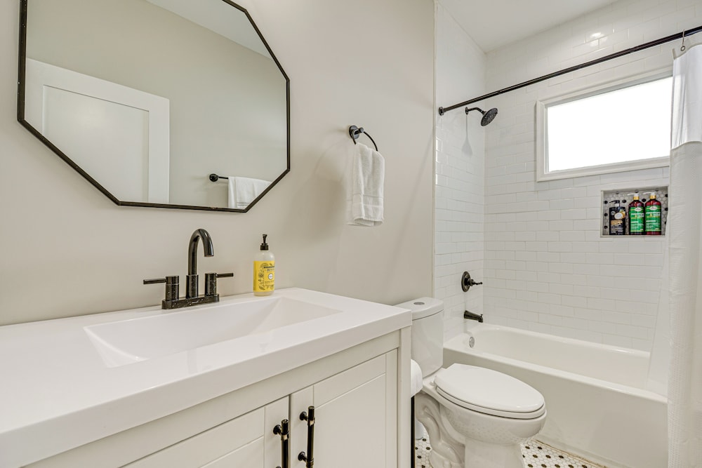 Walk to Beltline: Wfh-friendly Hub w/ Yard!
