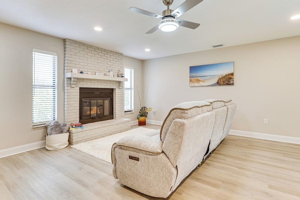 Sleek Family Home w/ Pool & Hot Tub in Fort Myers!