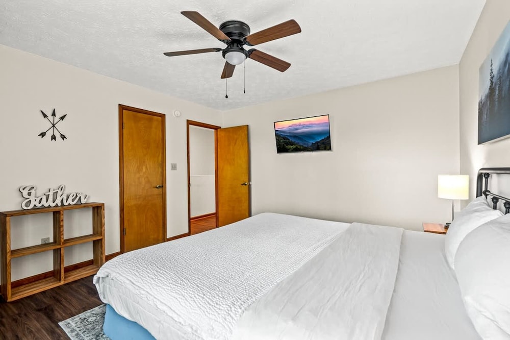 Sleeps 6 Indoor Pool 10 Mins to Dollywood