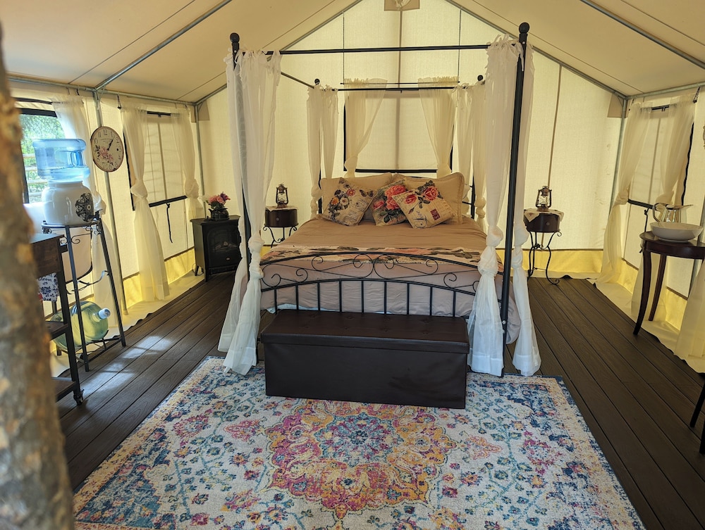 Salmon Gypsy Bed and Breakfast