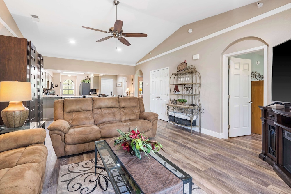 Cozy Comfort Retreat For 6
