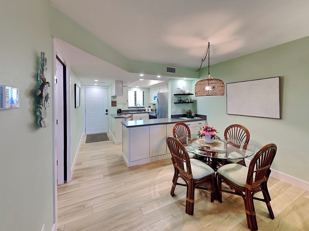 Seaside 3 by Distinctive Beach Rentals