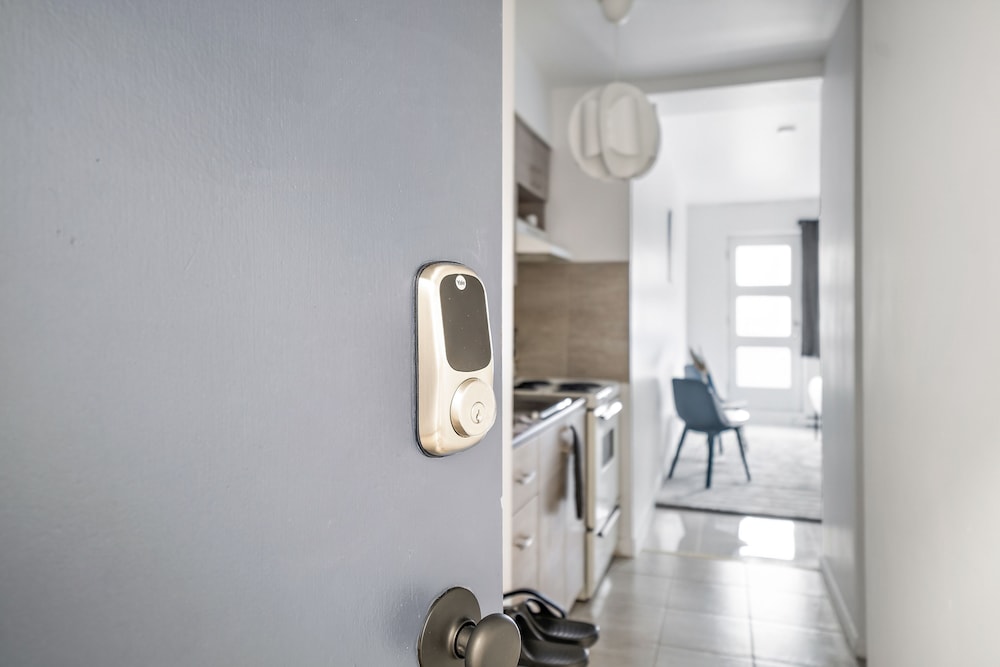 Hutchinson - Image 2