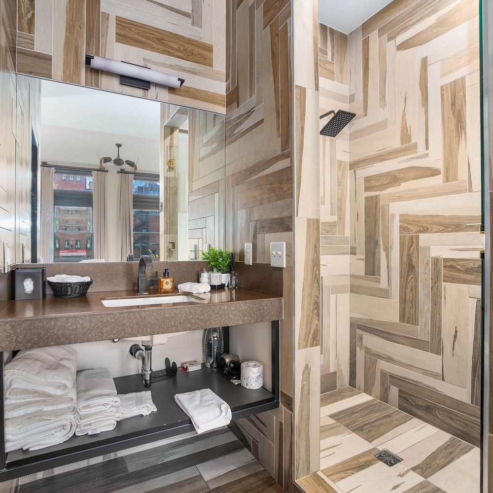 Delightful En Suite Studio view 5