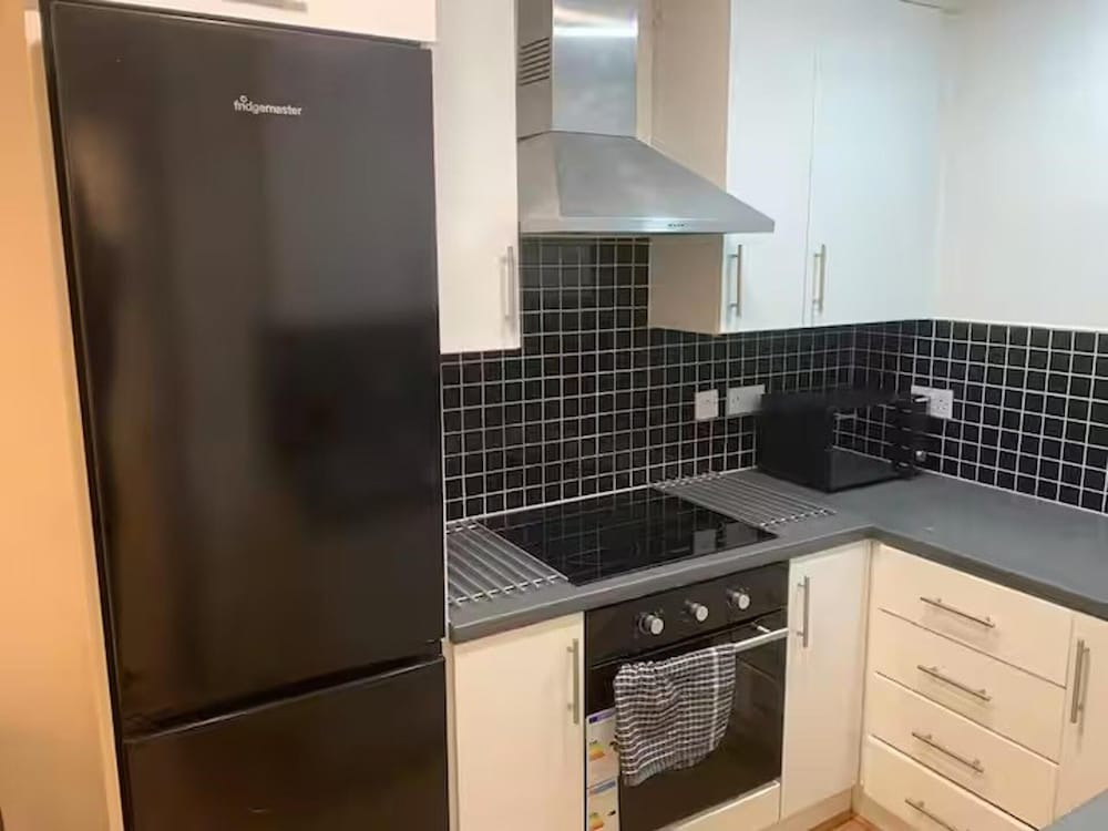 4 Guests - Free Parking - Easy Access to London