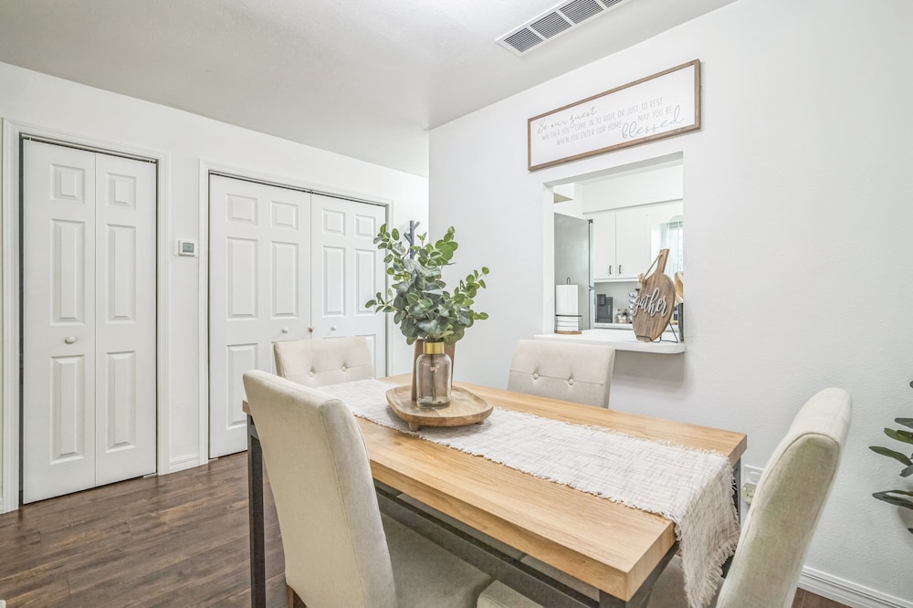 Be Our Guest - Cozy Townhome Near Downtown Ocala 2 Bedroom Townhouse