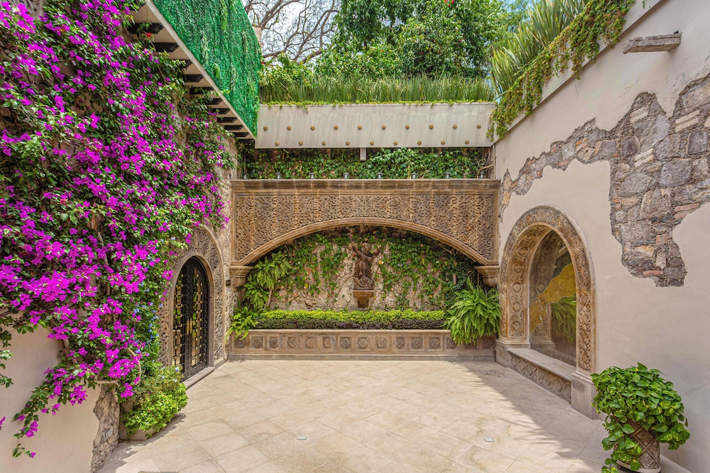 Hotel LA SEÑORIA - Image 1