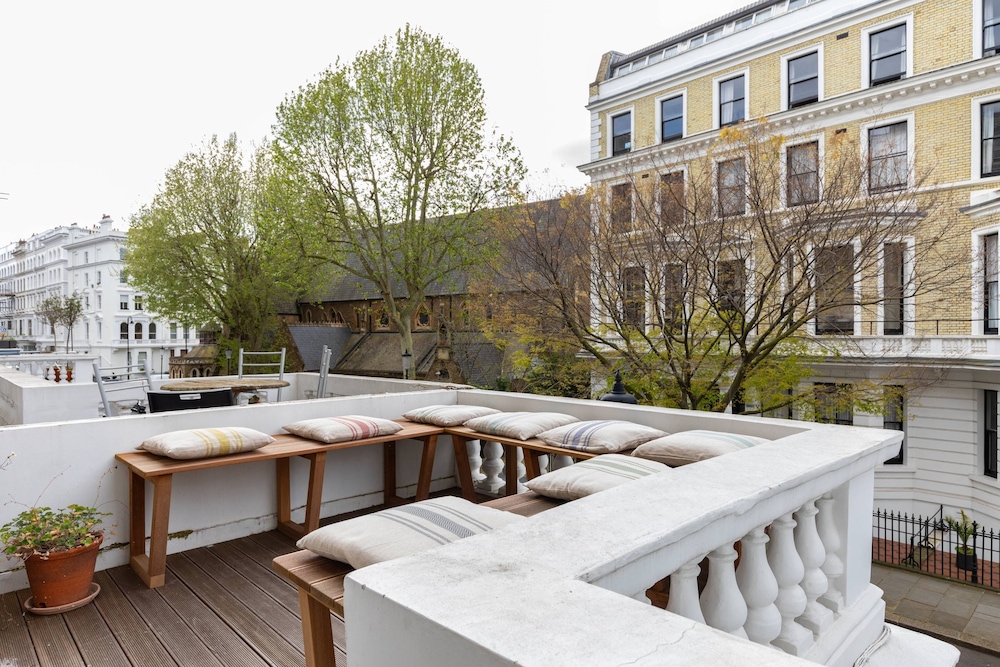 Southwell Gardens II by Onefinestay