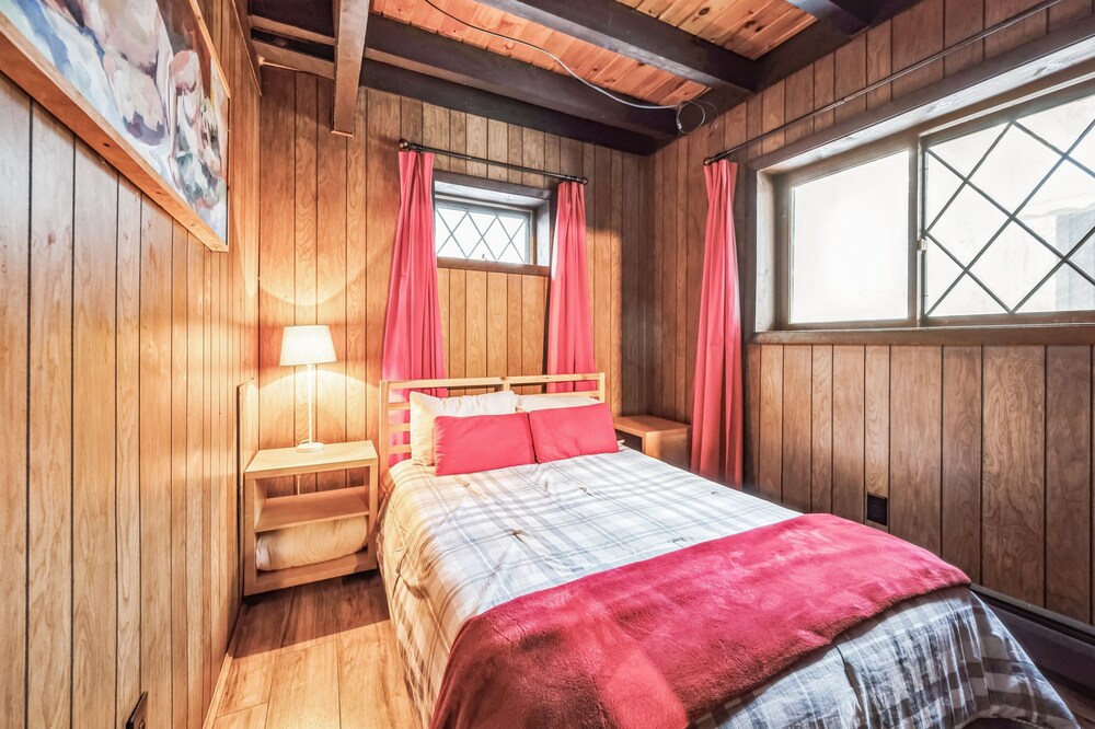Charming Alpine Retreat Near Attitash Ski Mountain 3 Bedroom Chalet
