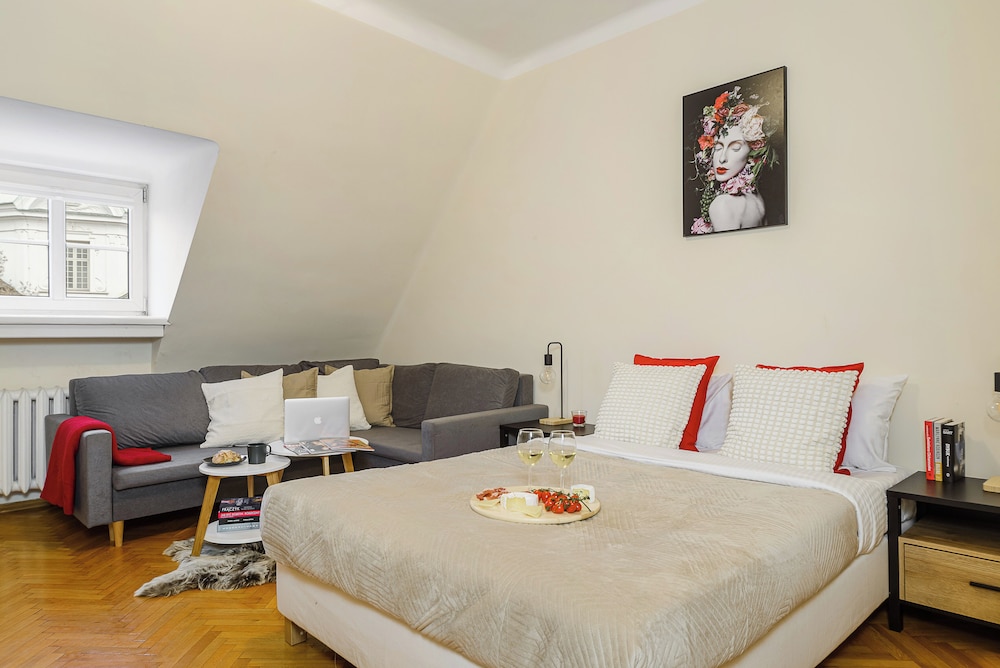 Lumina 2-level charming apart view 4