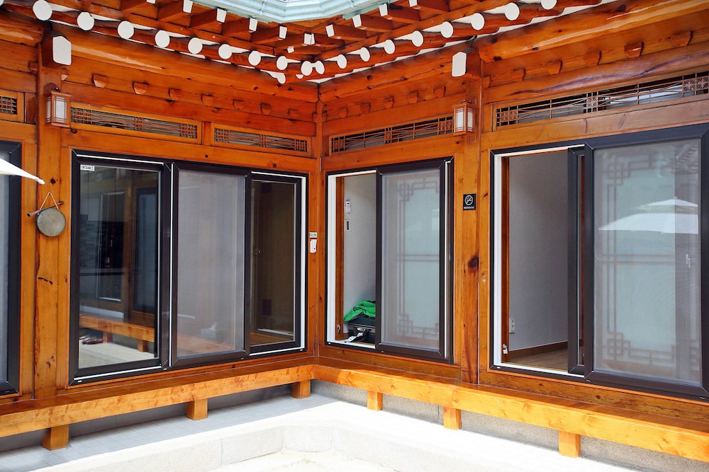 Go Woon Dang Hanok Guest House