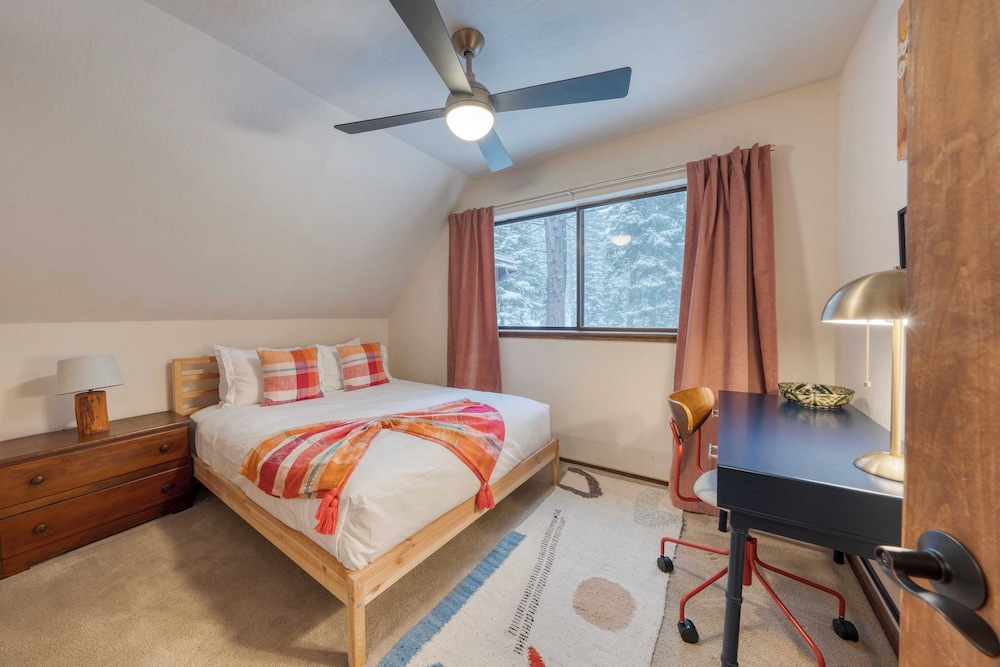 Private Deck, Fireplace, and Ski Access Near Northstar The Lazy Bear